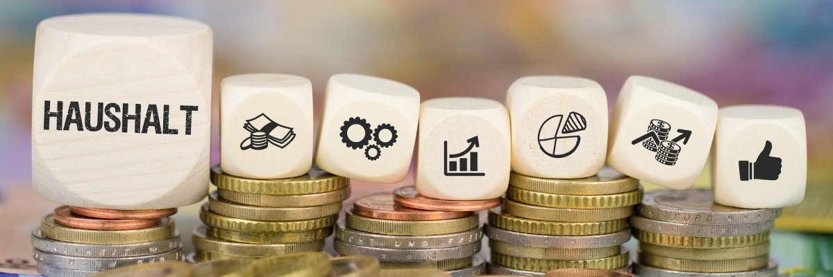 Haushalt auf Münzenstapel
