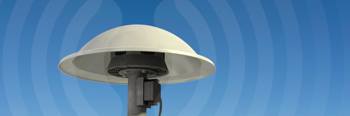 Eine Sirene, in der eingezeichnete Schallwellen symbolisieren, dass sie gerade Signal schlägt. 