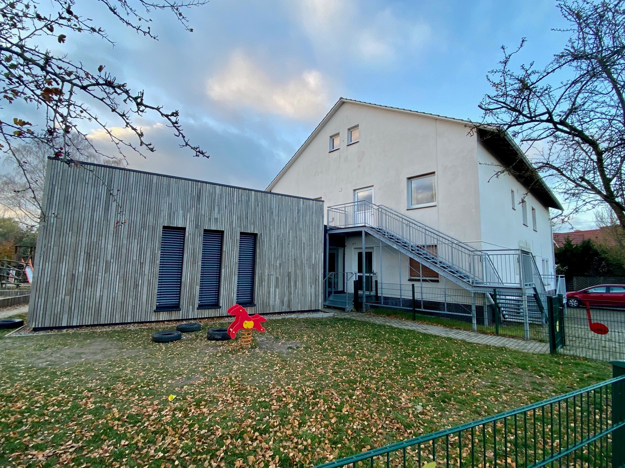 Ein Kindergartengebäude von außen.