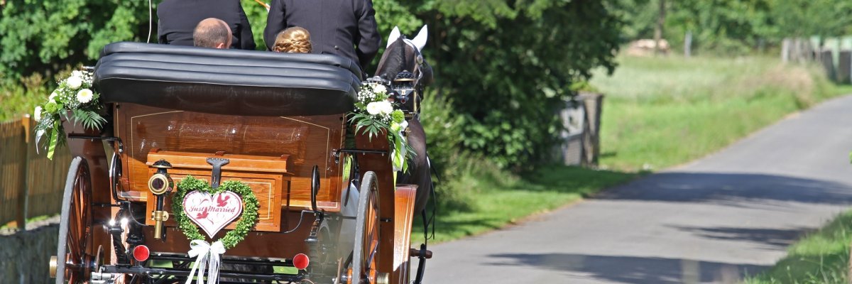 Hochzeitskutsche unterwegs