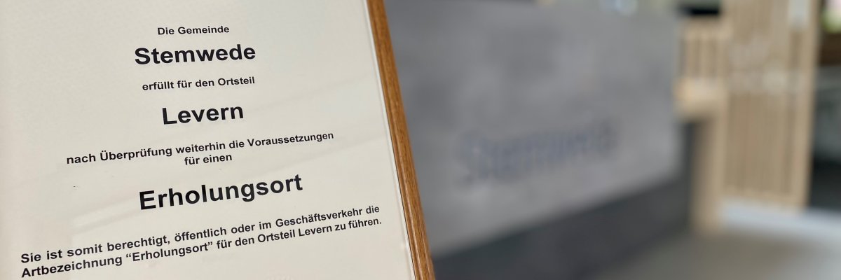 Die offizielle Urkunde, die bescheinigt, dass der Stemweder Ortsteil Levern staatlich anerkannter Erholungsort ist.