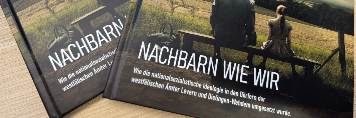 Zwei Exemplare des Buches "Nachbarn wie wir"